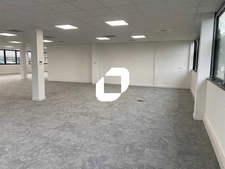 Bureau dans Pessac à louer - Photo de l’immeuble – Image 3 sur 9