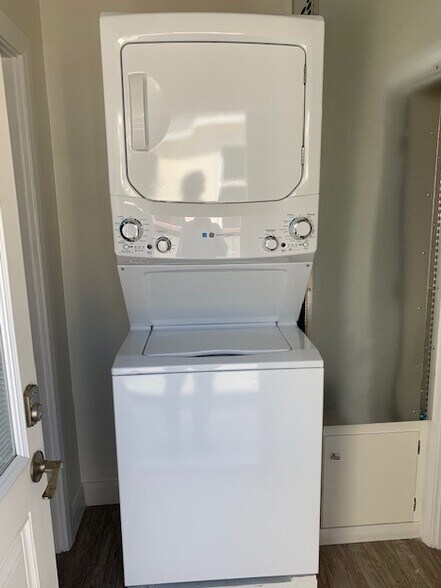 315 E Valencia Ave, Burbank, CA à vendre - Photo de l’immeuble – Image 3 sur 9