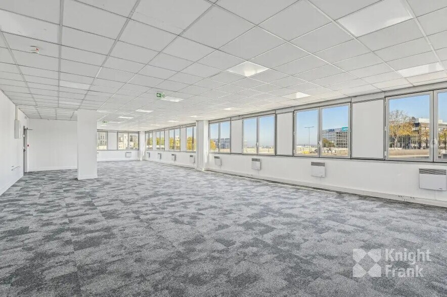 5 Boulevard Des Bouvets, Nanterre à louer - Photo de l’immeuble – Image 3 sur 9