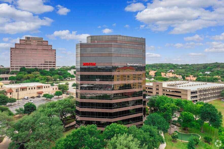 8200 W Interstate 10, San Antonio, TX à louer - Photo de l’immeuble – Image 2 sur 7