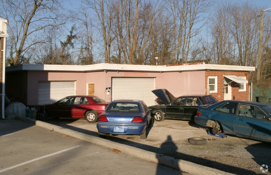 2403 E Bessemer Ave, Greensboro, NC à vendre - Photo de l’immeuble – Image 2 sur 8