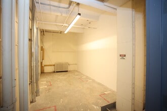 184-10-184-60 Jamaica Ave, Jamaica, NY à louer Photo intérieure– Image 2 sur 2