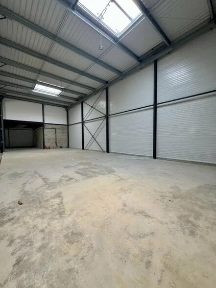 2 Avenue Du Noyer À La Malice, Louvres à louer - Photo de l’immeuble – Image 1 sur 11