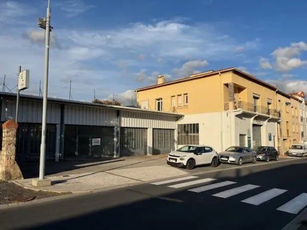 Plus de détails pour Local d’activités à vendre