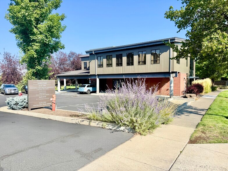 255 SW Bluff Dr, Bend, OR à vendre - Photo de l’immeuble – Image 1 sur 12