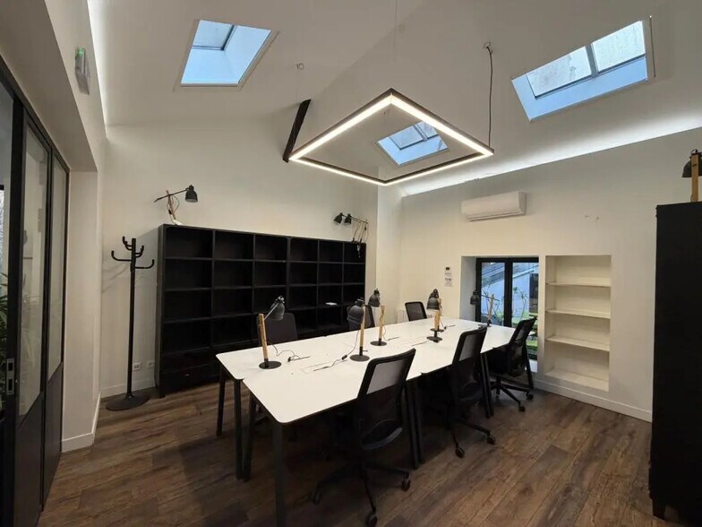 2 Rue De Tocqueville, Paris à louer - Photo de l’immeuble – Image 1 sur 11