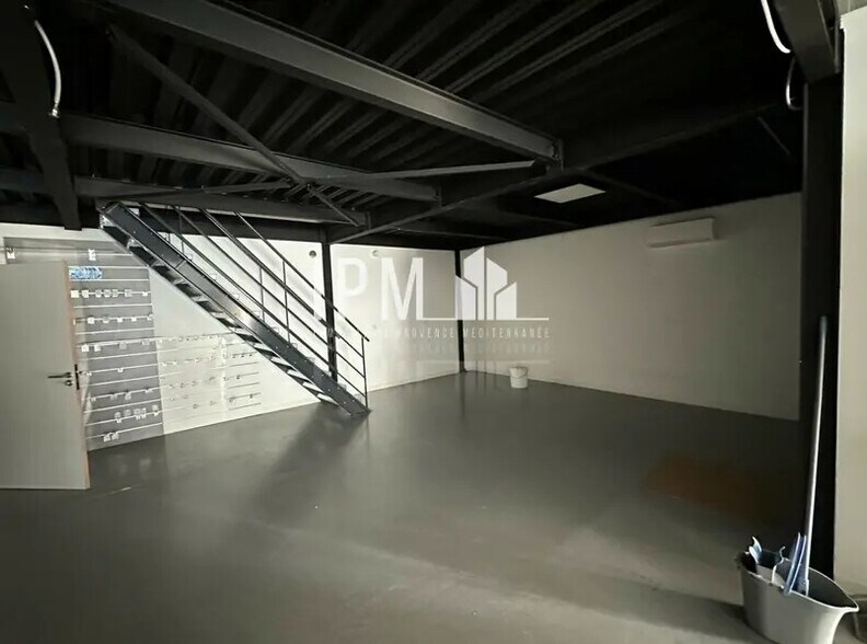 55 Rue Louis Armand, Aix-en-Provence à louer - Photo de l’immeuble – Image 3 sur 6
