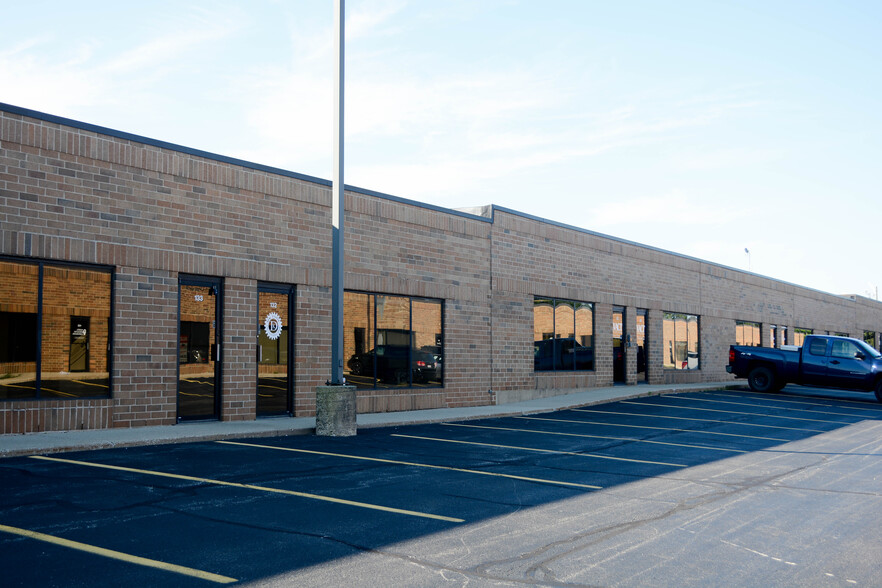 720 Industrial Dr, Cary, IL à louer - Photo de l’immeuble – Image 3 sur 5