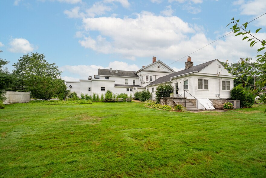 135 Cooper St, Agawam, MA à louer - Photo de l’immeuble – Image 2 sur 65