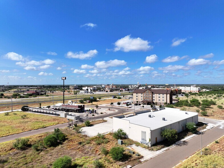 90 Access dr, Cotulla, TX à louer - Photo de l’immeuble – Image 2 sur 3