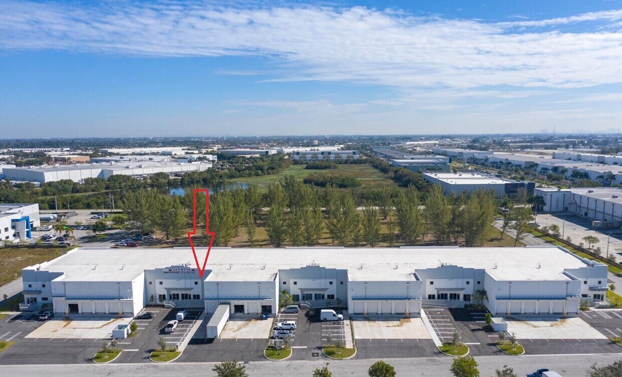 12301 NW 116th Ave, Medley, FL à louer Photo de l’immeuble– Image 1 sur 4