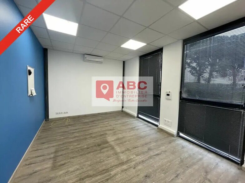 Local d’activités dans Mudaison à louer - Photo de l’immeuble – Image 3 sur 6