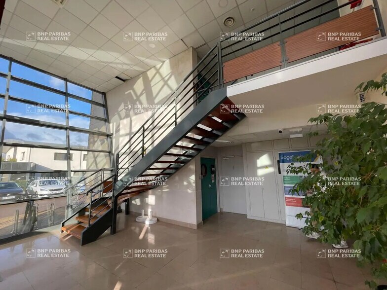 94 Rue Louis Blériot, Bois-Guillaume à louer - Photo de l’immeuble – Image 3 sur 9