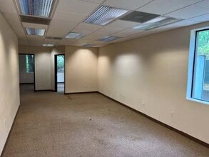 11000 SW Barbur Blvd, Portland, OR à vendre Photo intérieure– Image 2 sur 4