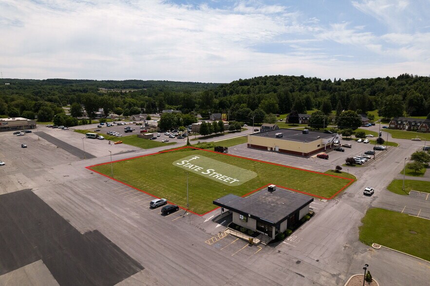 140 Hinds St, Watertown, NY à vendre - Photo principale – Image 1 sur 8