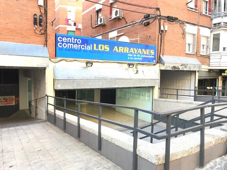 Local commercial dans Madrid, Madrid à vendre - Photo de l’immeuble – Image 2 sur 3