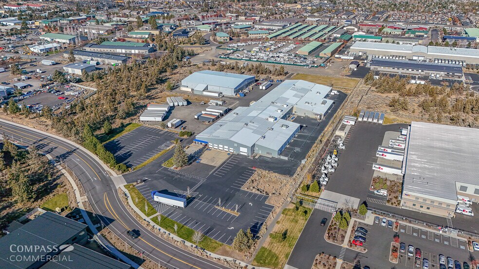 20730 Brinson Blvd, Bend, OR à louer - Photo de l’immeuble – Image 3 sur 29