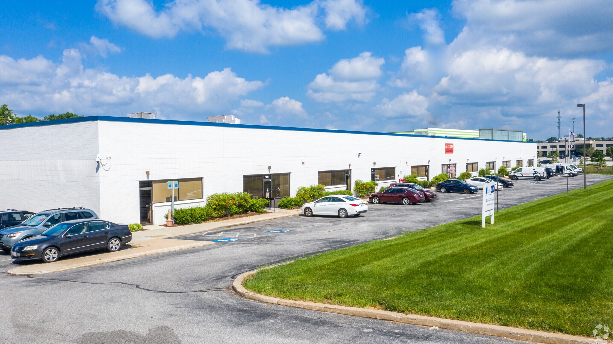 2700 Lord Baltimore Dr, Windsor Mill, MD à louer Photo principale– Image 1 sur 10