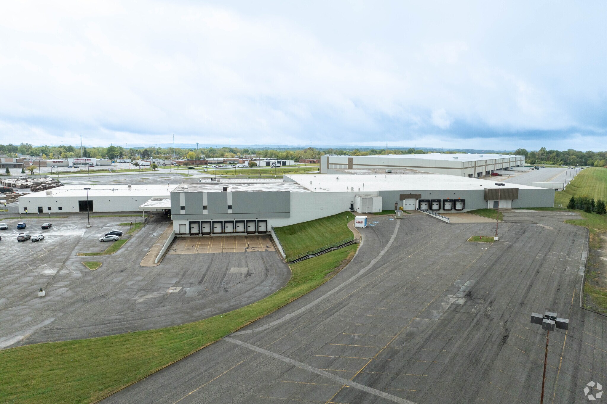 20801 Miles Rd, North Randall, OH à louer Photo de l’immeuble– Image 1 sur 5