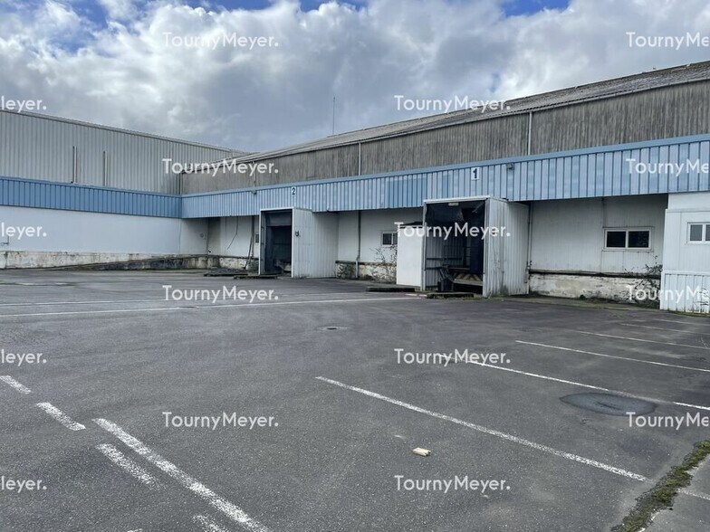 Industriel/Logistique dans Saint-Martin-des-Champs à louer - Photo de l’immeuble – Image 2 sur 4