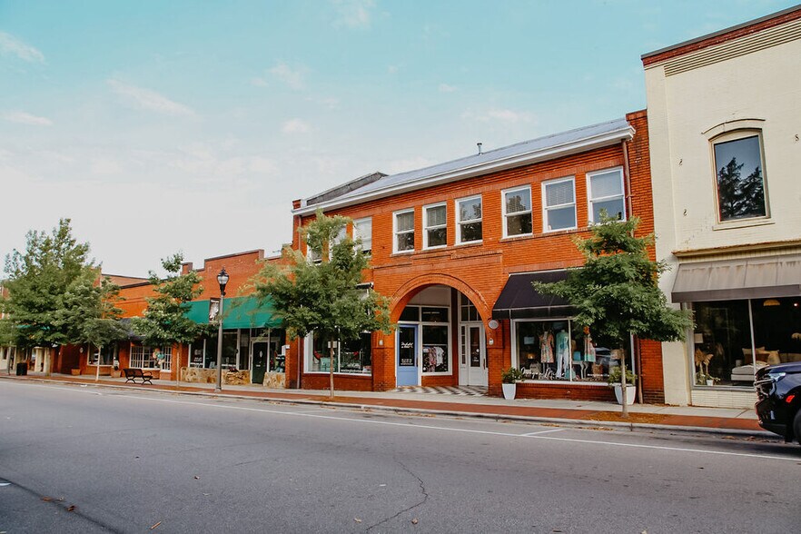 162 NW Broad St, Southern Pines, NC à louer - Photo de l’immeuble – Image 2 sur 5