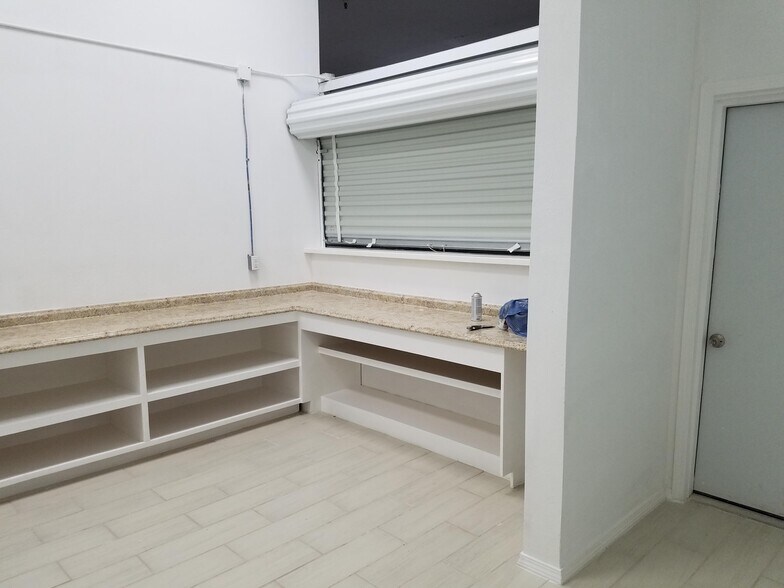 1045 Mexico Blvd, Brownsville, TX à louer - Photo de l’immeuble – Image 3 sur 4