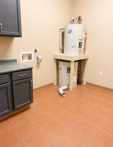800 E Aldrich Rd, Bolivar, MO à louer - Photo intérieure – Image 3 sur 11