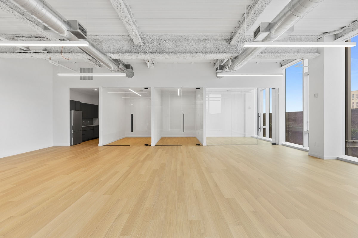 300 Kent Ave, Brooklyn, NY à louer Photo de l’immeuble– Image 1 sur 9