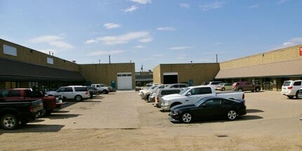 52 129 Av NW, Edmonton, AB à louer Photo de l’immeuble– Image 2 sur 5