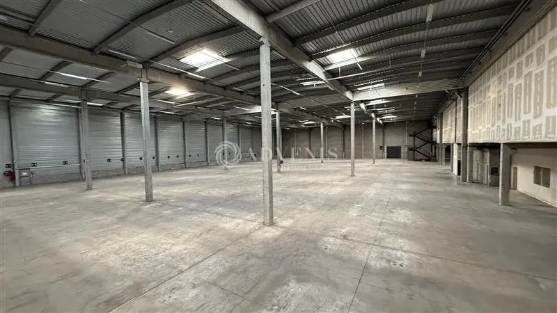 Industriel/Logistique dans Brie-Comte-Robert à louer - Photo de l’immeuble – Image 1 sur 12