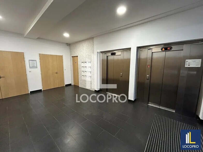 Bureau dans Cagnes-sur-Mer à louer - Hall d’entrée – Image 2 sur 6