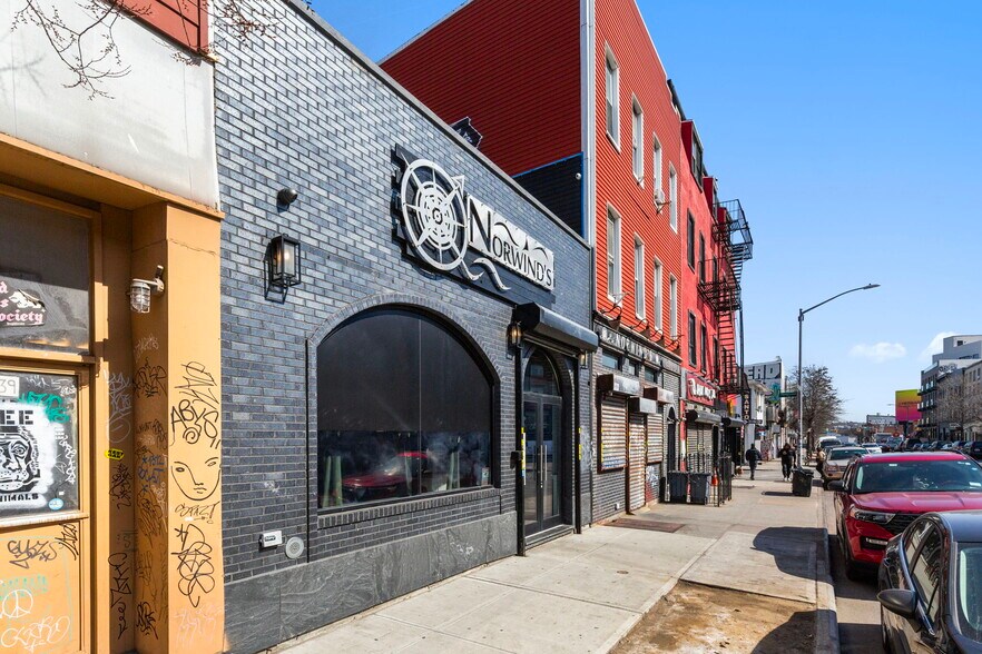 1041 Flushing Ave, Brooklyn, NY à vendre - Photo de l’immeuble – Image 2 sur 28