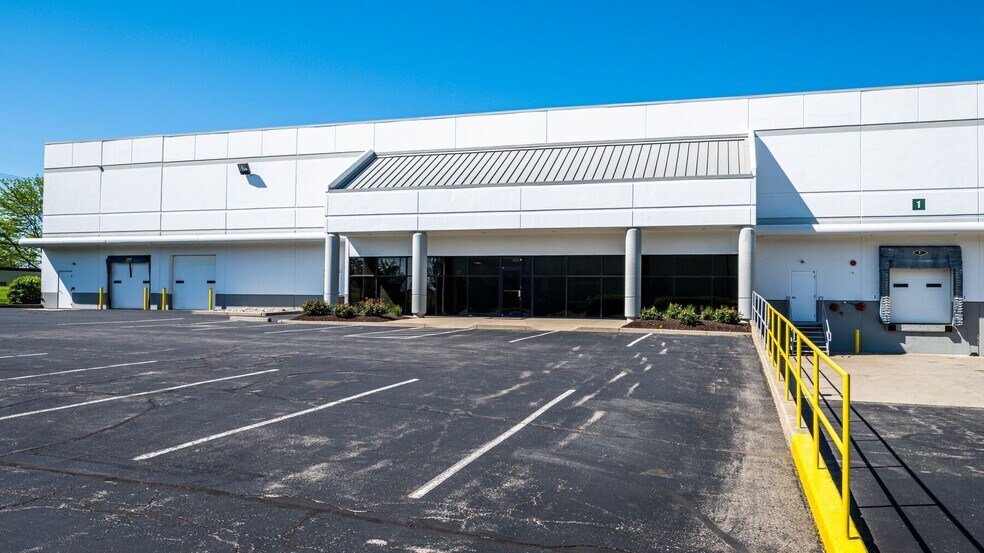 12000 Mosteller Rd, Blue Ash, OH à louer - Photo de l’immeuble – Image 3 sur 5