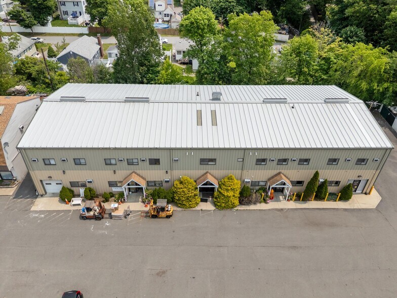 10 Bennett Hwy, Saugus, MA à louer - Photo de l’immeuble – Image 2 sur 7