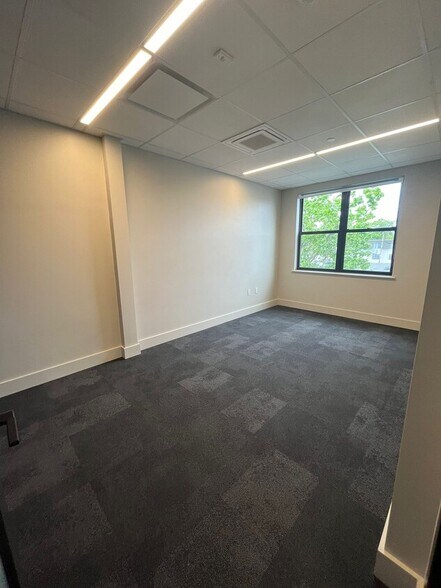 488 Central Ave, Cedarhurst, NY à louer - Photo intérieure – Image 3 sur 8