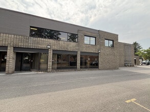 155 Terence Matthews Cres, Ottawa, ON à louer Photo intérieure– Image 2 sur 35