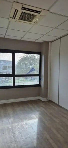 Bureau dans Limas à louer - Photo intérieure – Image 1 sur 4