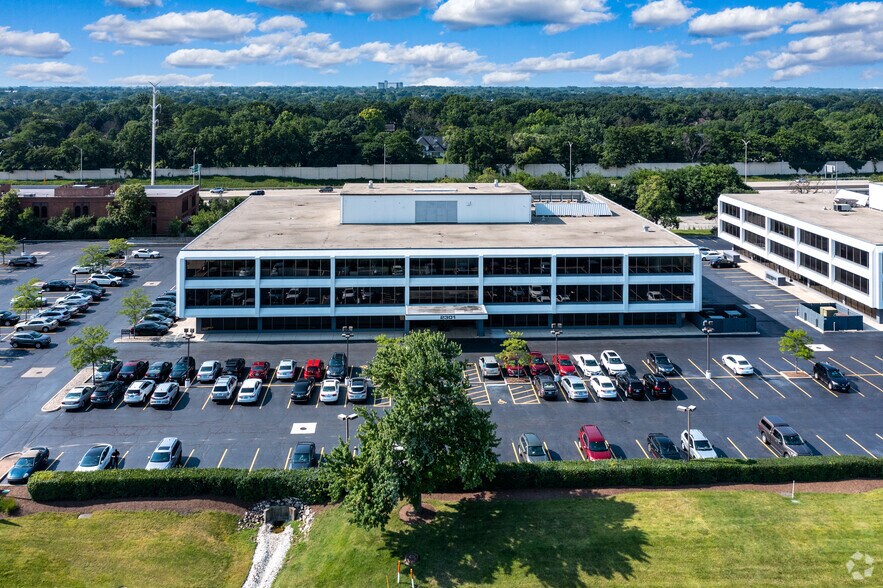 2301 W 22nd St, Oak Brook, IL à louer - Aérien – Image 3 sur 9