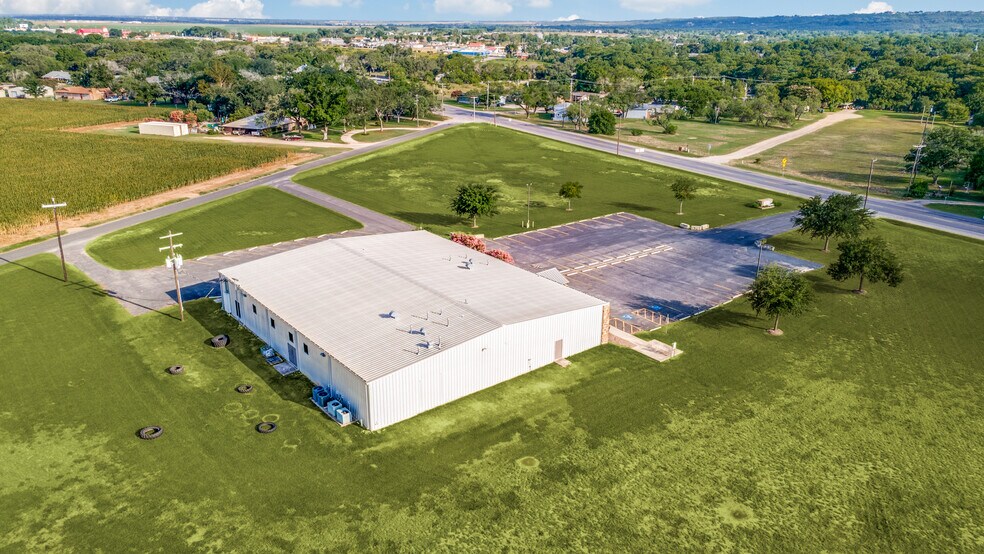 842 FM 471 N, Castroville, TX à vendre - Photo de l’immeuble – Image 3 sur 21