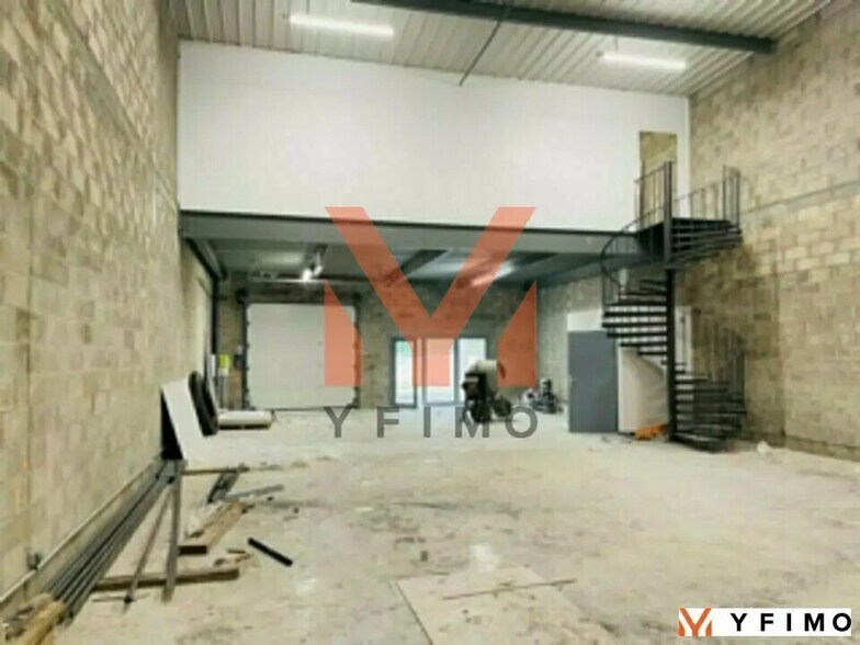 Local d'activités dans Boinvilliers à vendre - Photo de l’immeuble – Image 3 sur 9