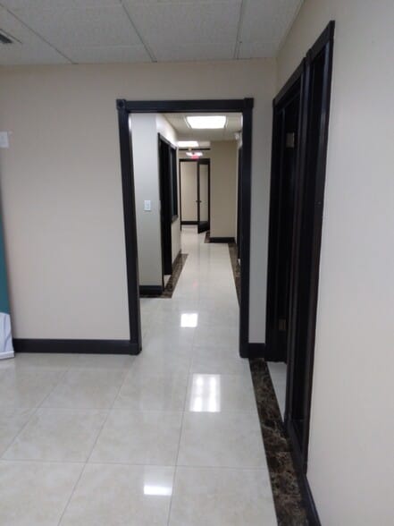 18140-18142 SW Franjo Rd, Miami, FL à louer - Photo de l’immeuble – Image 3 sur 18