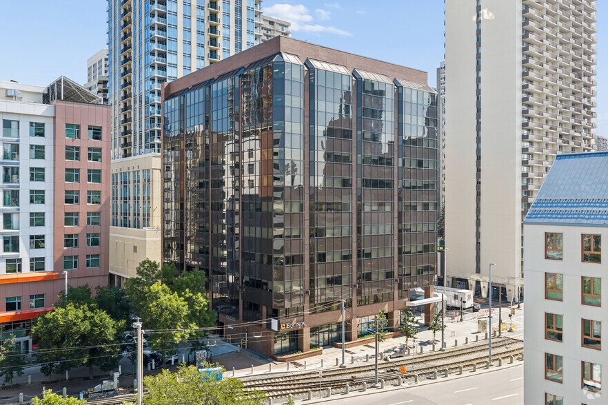 940-950 6th Ave SW, Calgary, AB à louer - Photo de l’immeuble – Image 1 sur 17