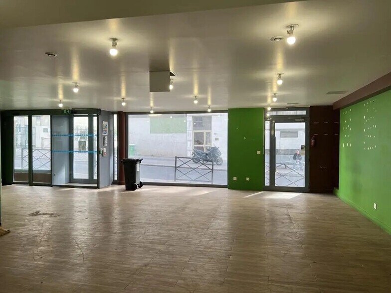 Local commercial dans Paris à louer - Photo de l’immeuble – Image 3 sur 4