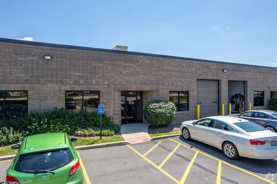 2000 Bloomingdale Rd, Glendale Heights, IL à louer - Photo de l’immeuble – Image 3 sur 8