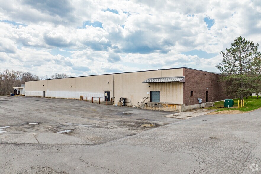 102 Utica St, Hamilton, NY à louer - Photo de l’immeuble – Image 3 sur 8