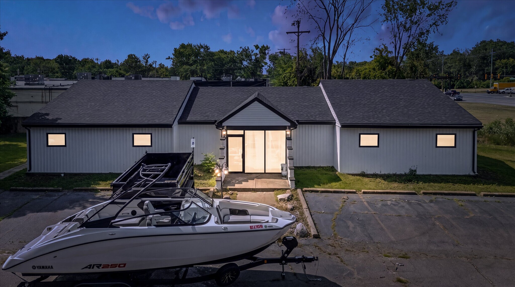6971 Merriman Rd, Romulus, MI à louer Photo de l’immeuble– Image 1 sur 18