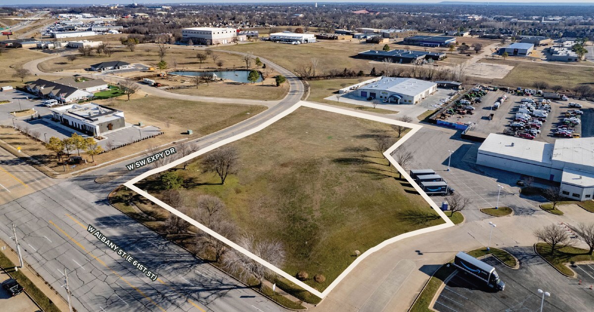 2301 N Aspen Ave, Broken Arrow, OK à vendre Aérien– Image 1 sur 6