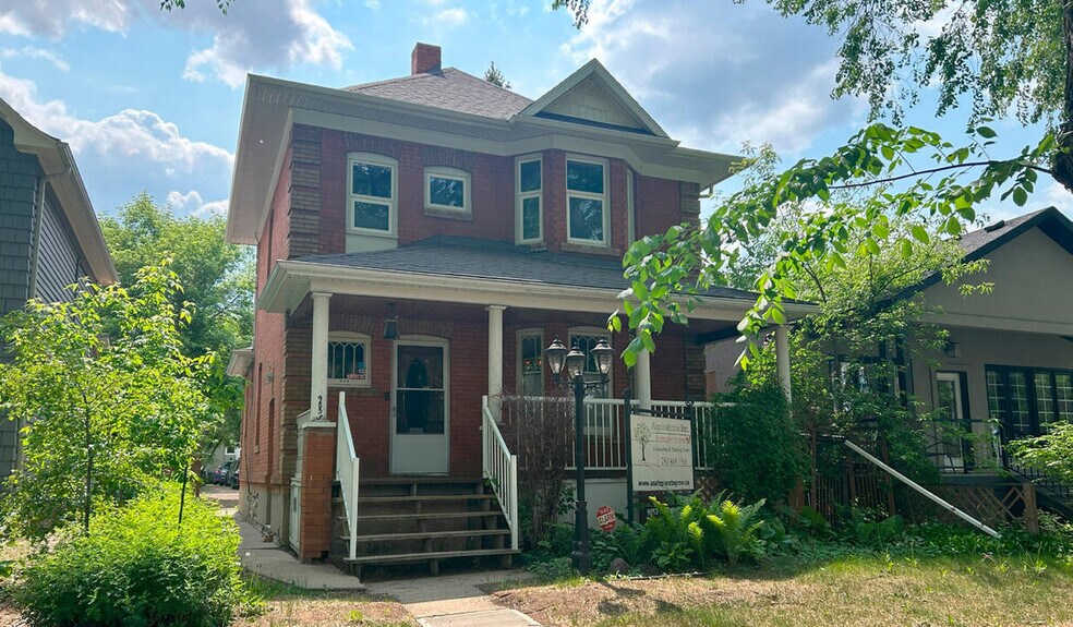 9853 90 Av NW, Edmonton, AB à vendre - Photo de l’immeuble – Image 2 sur 2
