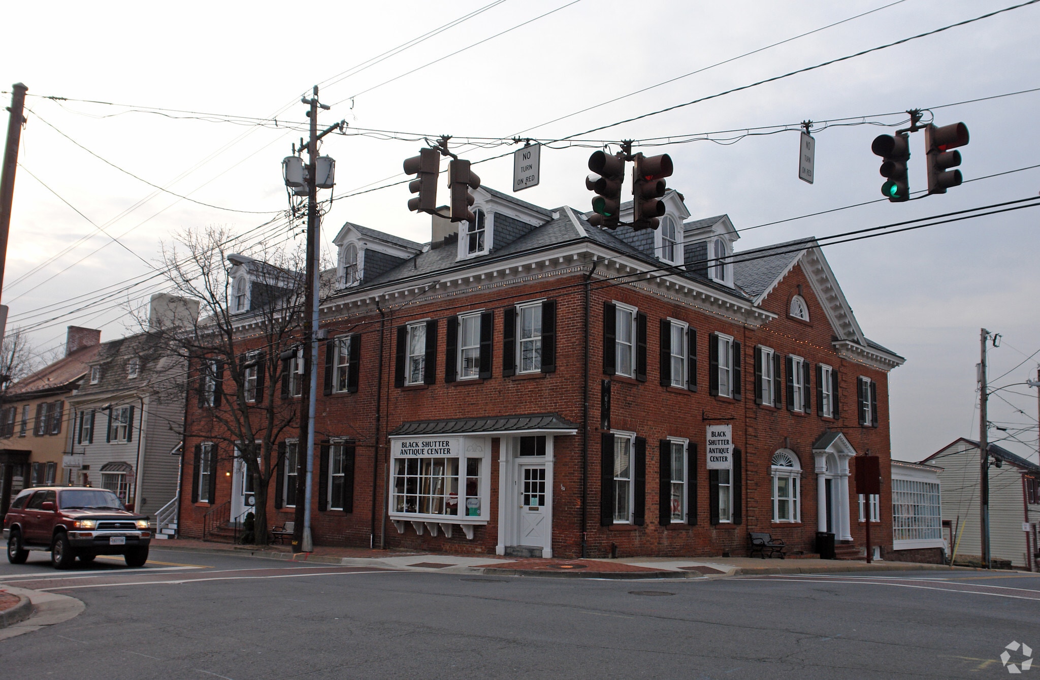 1 Loudoun St SW, Leesburg, VA à louer Photo principale– Image 1 sur 4
