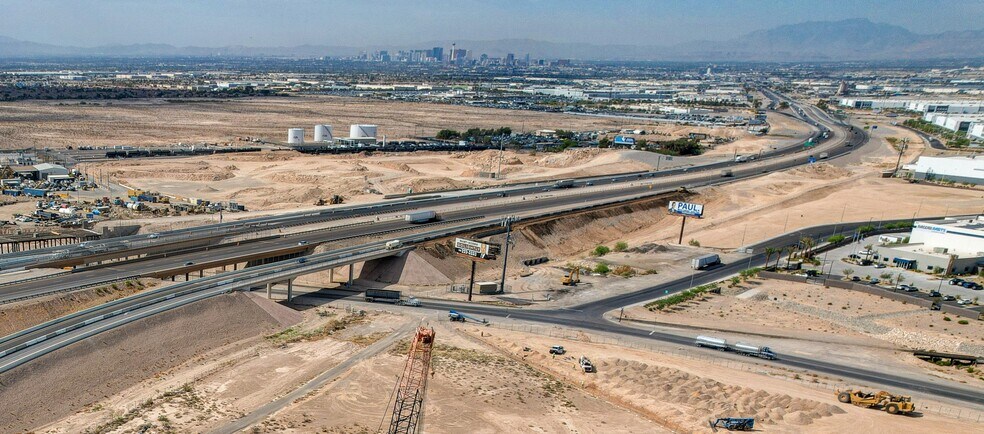 5011 E. Tropical, North Las Vegas, NV à louer - Photo principale – Image 1 sur 3